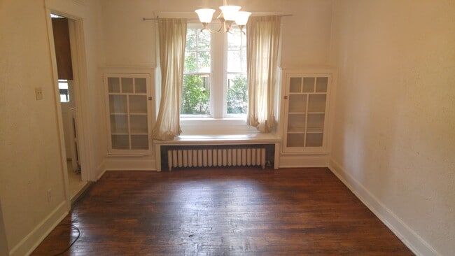 Comedor - 5512 Wilkins Ave