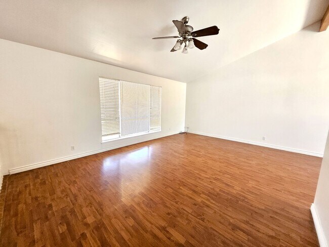 Foto del edificio - 3617 Tamal Ct