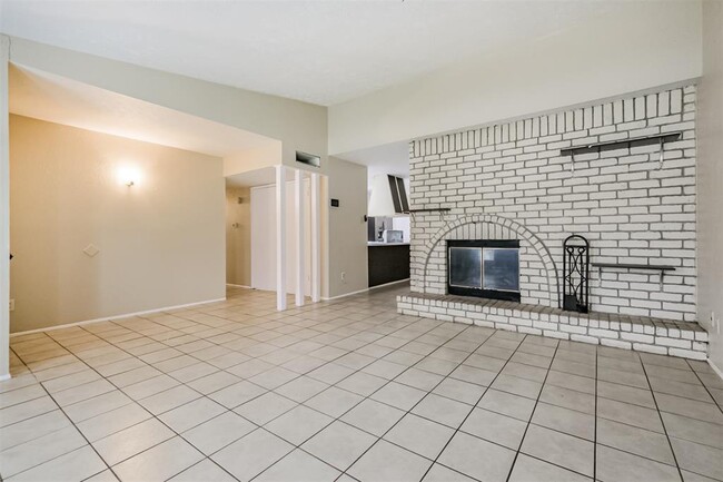 Foto del edificio - 6615 Blue Ridge Dr