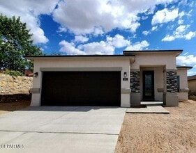 Building Photo - 332 La Puesta Dr