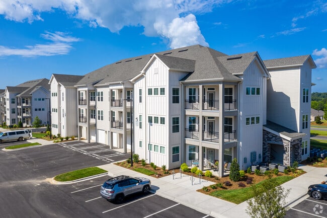 Building Photo - The Newton Apartments