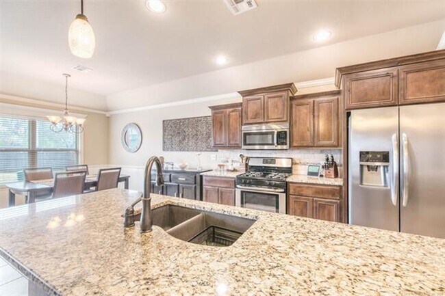 Building Photo - 3 bedroom/2 bath -Collinsville Schools