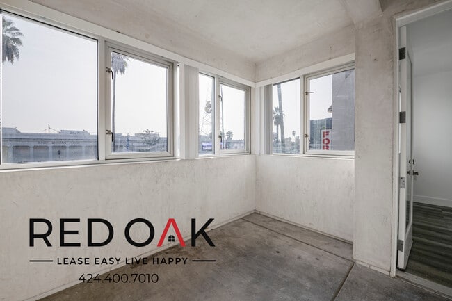 Building Photo - 5837 W Sunset Blvd