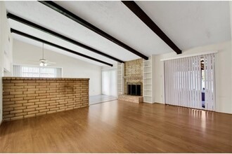 Building Photo - 22118 Meadowhill Dr