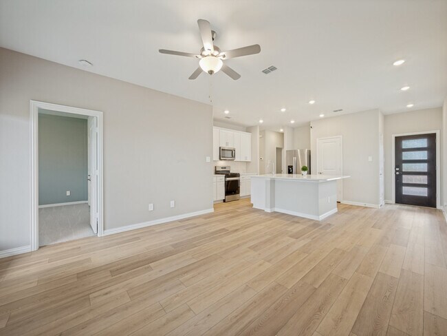 Building Photo - 715 Dotty Dr