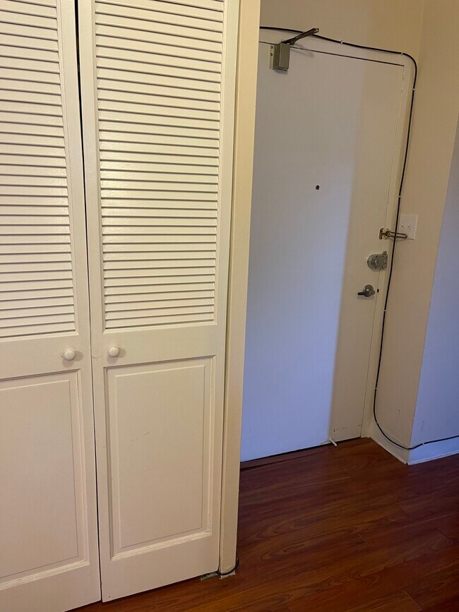 Foto del edificio - 4960 N Marine Dr