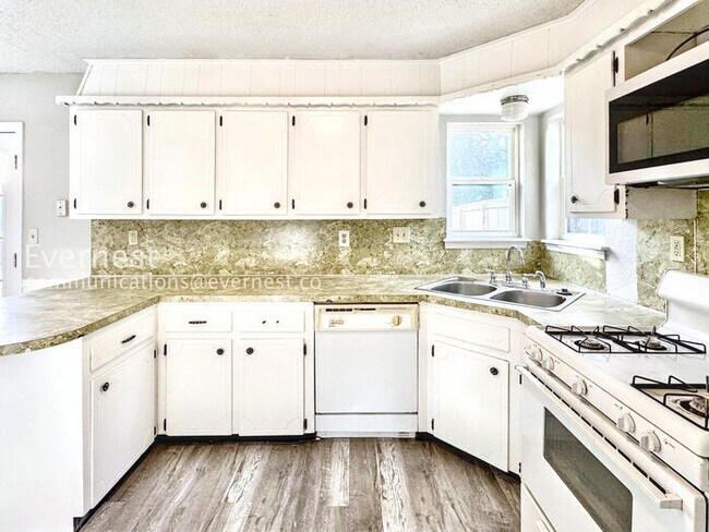 Foto del edificio - 1756 S Pine Ave