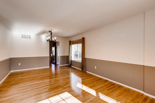 Building Photo - FABULOUS 3 BED/2.5 BATH HOME IN RENAISSANC...