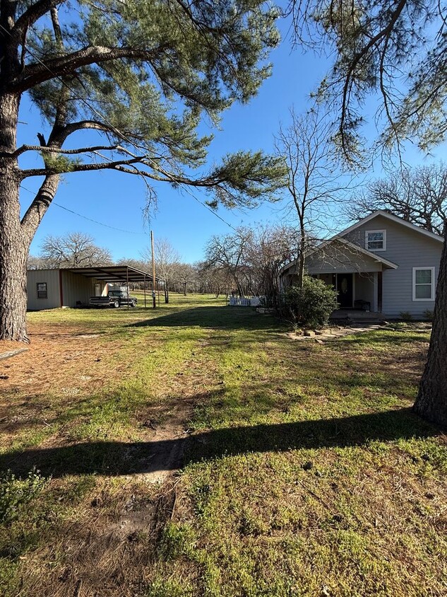 Foto principal - Charming two bedroom home on 3.5 acres in ...