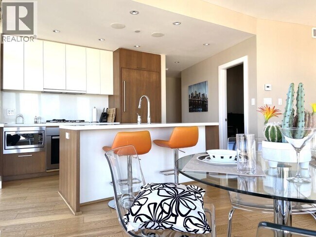 Building Photo - 1372 Seymour St