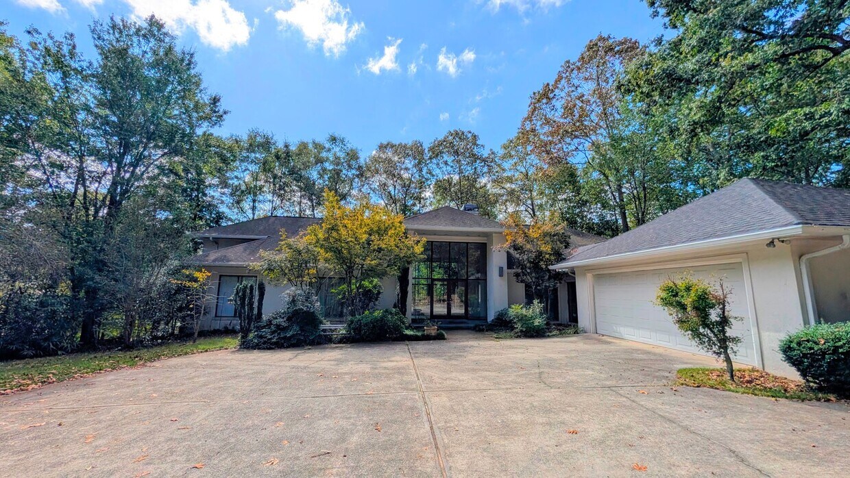 Foto principal - Contemporary 3000 sqfoot home in Arbor Trace | 3br 2.5ba