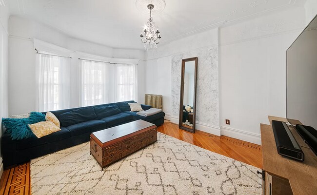 Foto del edificio - 685 E 22nd St