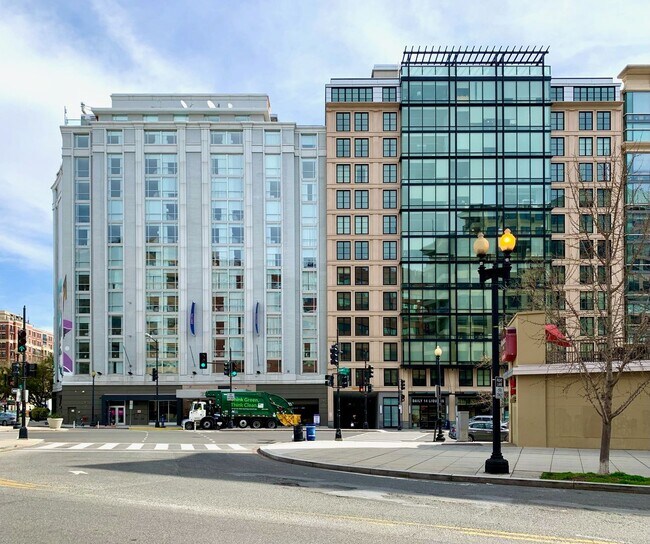 Foto del edificio - Studio Condo with Fantastic View, High-End Appliances, Wide Windows, Gorgeous Flooring, Amazing A...