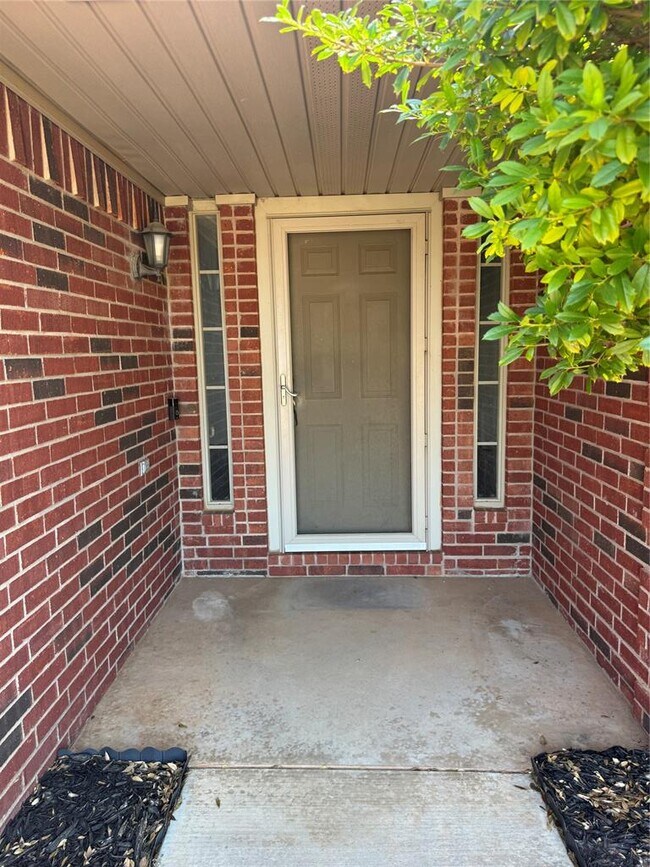 Building Photo - 400 S Castle Ridge Ln