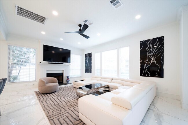 Building Photo - 4744 Post Oak Timber Dr