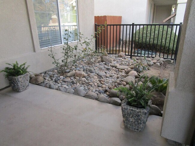 Foto del edificio - Like Brand New 4 Bedroom 3 Bath Beautiful ...