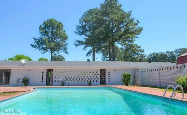 Building Photo - 4 br, 4 bath House - 1 woodland drive