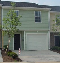 Building Photo - 214-214 Bass Pond Glen Dr