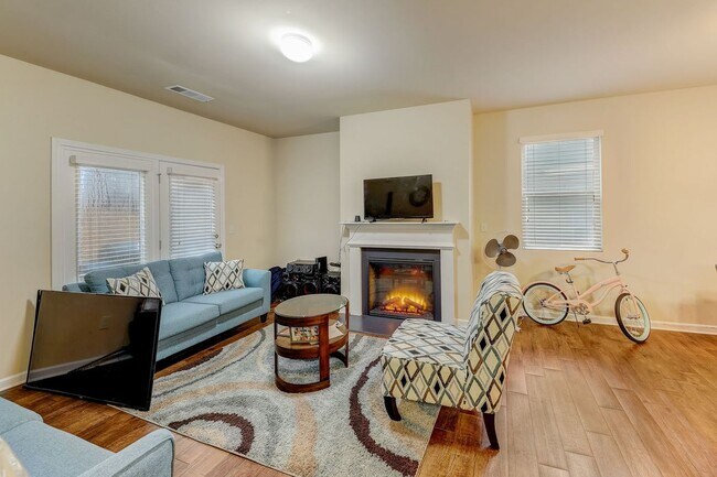 Foto del edificio - 602 Dodson Lake Ct