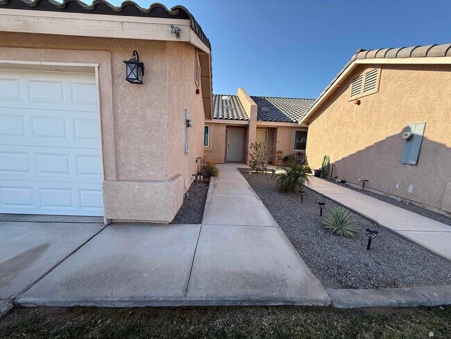 Foto del edificio - 7375 E 39th St