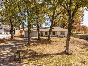 Building Photo - 3801 S 32 Cir