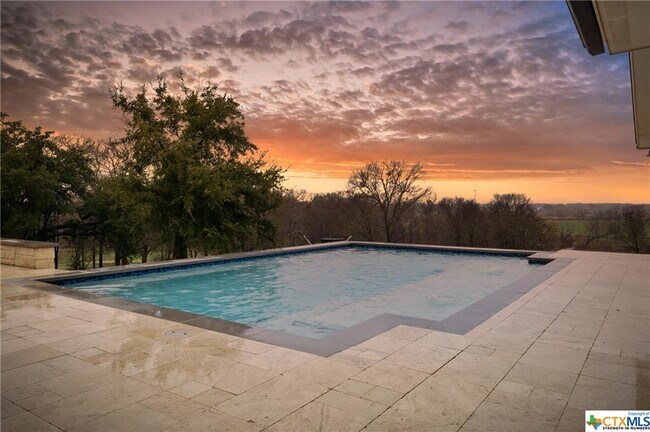 Foto del edificio - 4008 Burton Ln