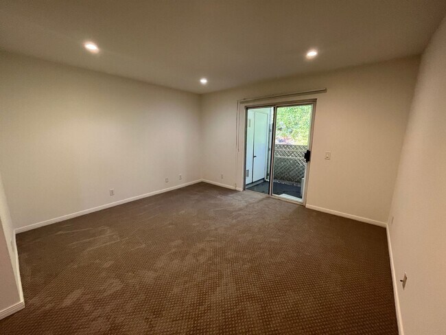 Foto del edificio - Spacious 3/2 Goleta Condo with Amenities!