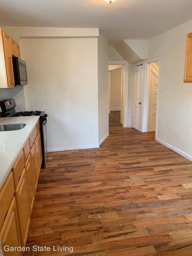 Foto principal - 5 br, 2 bath House - 586 Hawthorne Ave