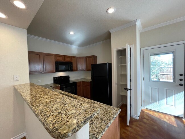 Foto del edificio - Town home for rent