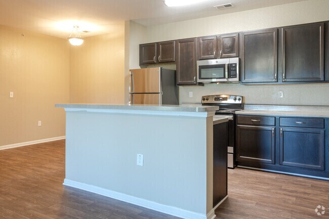 2HAB, 2BA - 1,088 ft² - Cocina - Parks at Vine