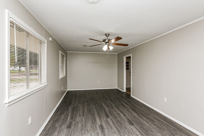 Building Photo - 258 Melrose Dr