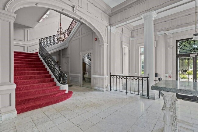 Foto del edificio - 553 Bellevue Ave