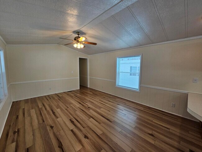 Foto del edificio - 158 Country Rd