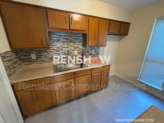 Building Photo - 93 W Van Huesen Dr