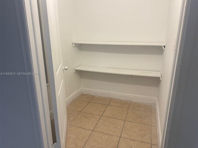 Foto del edificio - 611 S 24th Ave