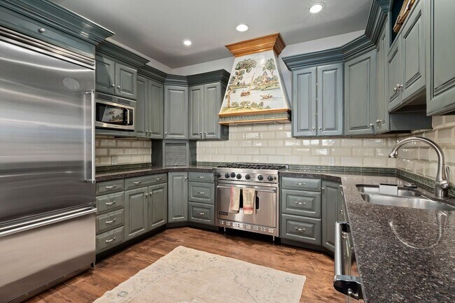 Building Photo - Beautiful 4 bedroom 3.5 bath alongside the Wasatch Mountains!