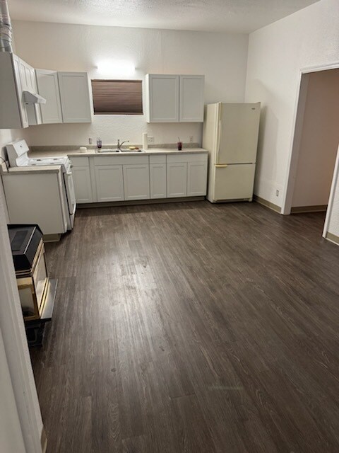 Sala de estar/cocina - 2111 W Sussex Ave