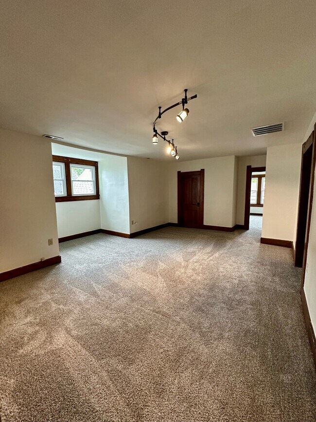 Foto del edificio - 121-125 N Jefferson St