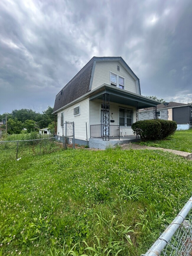 Building Photo - 5230 Thrush Ave