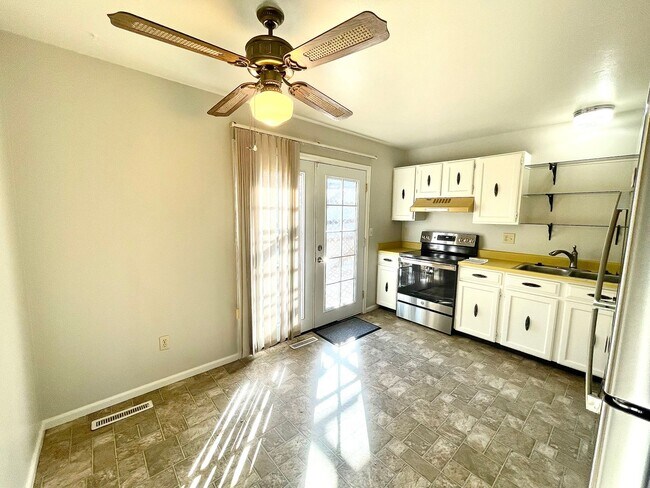 Foto del edificio - Beautiful updated 3 bedroom 2 bath home in Greeley!