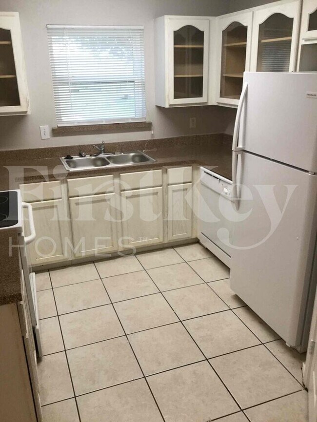 1000 High Crest Dr, Azle, TX 76020 House Rental in Azle, TX