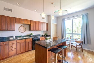 Building Photo - 1053 W Century Dr