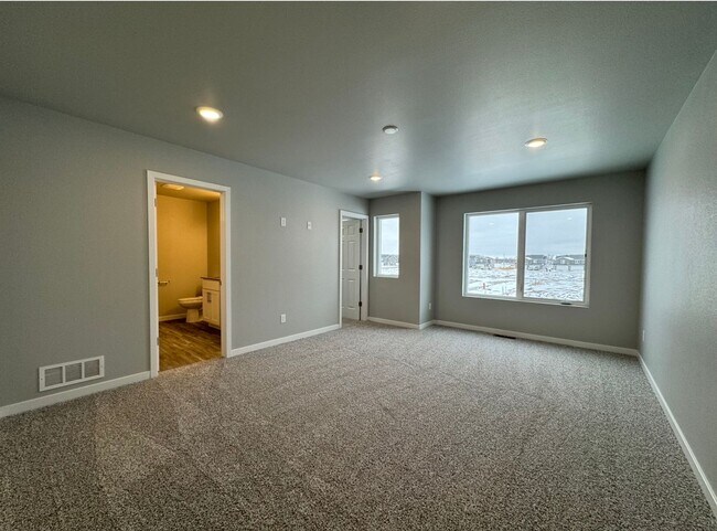 Building Photo - Stylish Townhome in Lincoln – Move-In Ready!