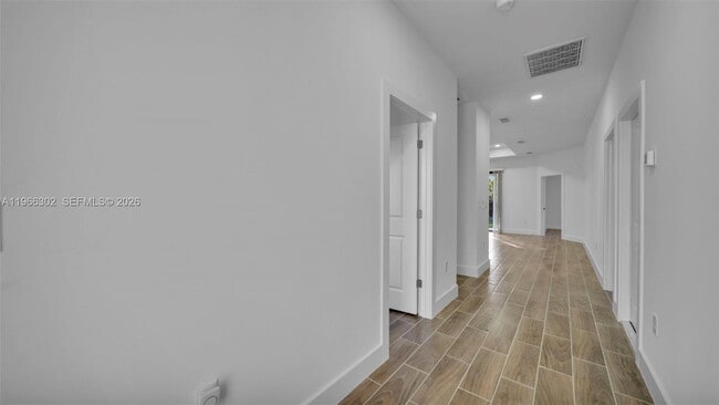 Foto del edificio - 704 Homer Ave S