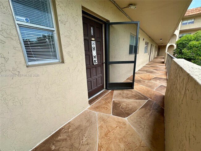 Foto del edificio - 6201 N Falls Cir Dr