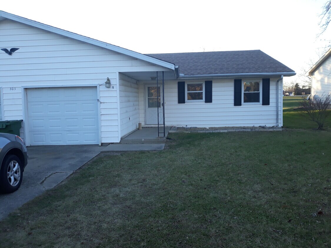 303B Raymond Dr Unit B, Mahomet, IL 61853 Condo for Rent in Mahomet