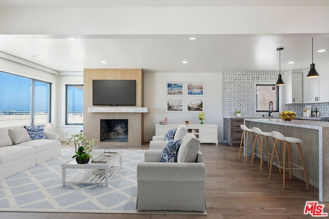 Foto del edificio - 6405 Ocean Front Walk