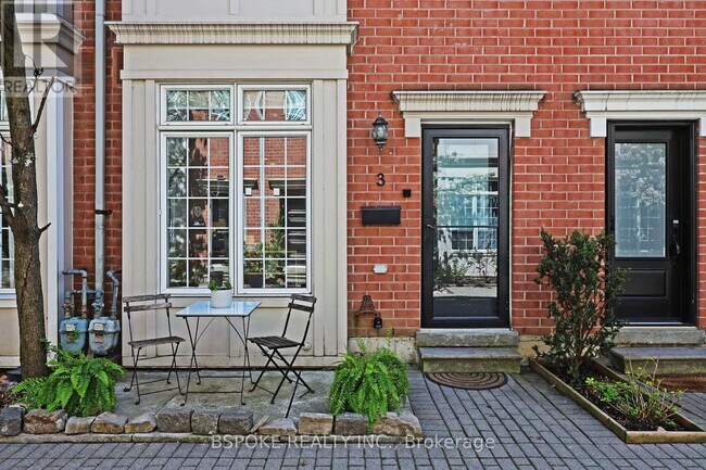 Building Photo - 6-6 Wellesley Pl