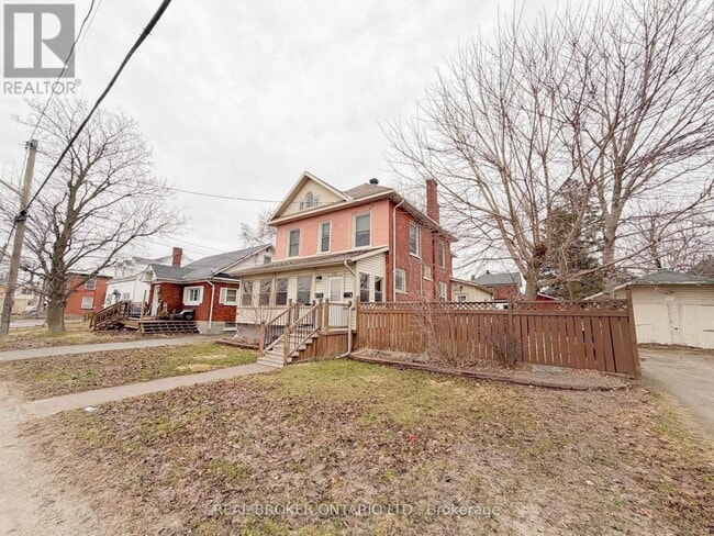 Building Photo - 143 Elmsley St N