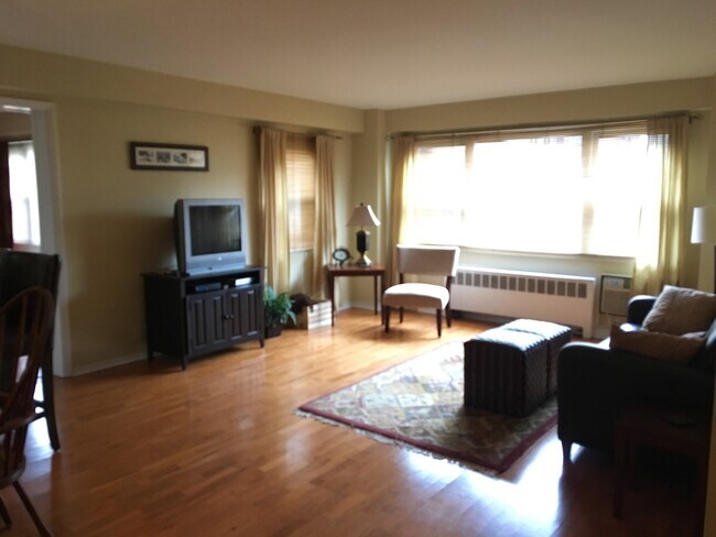 Foto del edificio - 2909 N Sheridan Rd